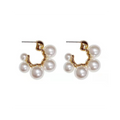 Orecchini Cerchio Dorato con Perle Eleganti - NobleHeritageCharms